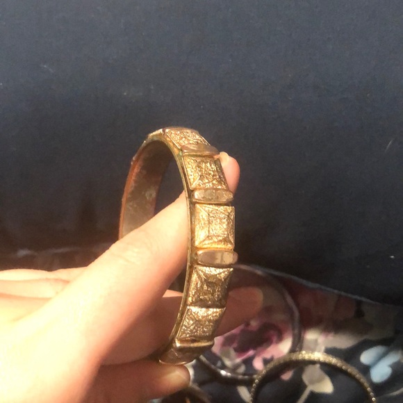 Bracelets - Picture 13 of 16